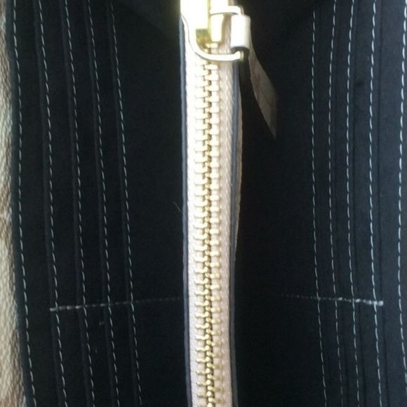 Sam Edelman Crossbody/Wallet  Two Toned Beige  8” x 5” 12 Credit Card Slots  NWT - Picture 4 of 5